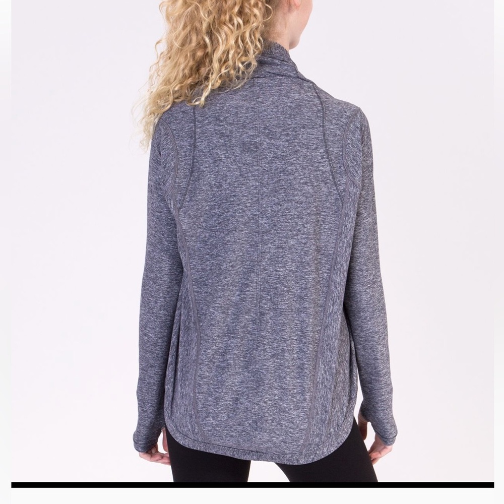 Four Count Shrug - Picture 8 of 8